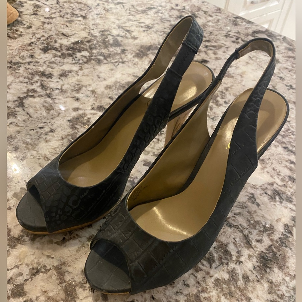 Women’s Elegant Black Slingback Peep-Toe Heels. Size 6.5